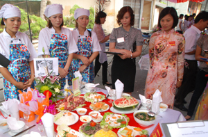 Công đoàn Sở GT-VT tổ chức hội thi nữ công gia chánh, tạo điều kiện để chị em giao lưu, trao đổi kinh nghiệm về công tác chăm sóc gia đình.