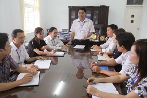 Lãnh đạo Sở Nội vụ họp giao ban với các phòng chuyên môn.