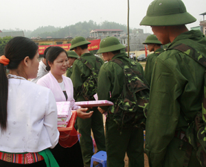 Năm 2012, huyện Kỳ Sơn có 105 thanh niên lên đường nhập ngũ, trong đó có 20 tân binh là đảng viên, 23 tân binh đã được bồi dưỡng đối tượng Đảng.