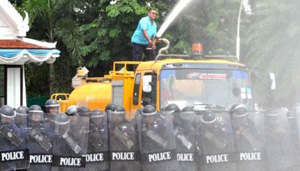 Cảnh sát Thai-lan diễn tập giải tán biểu tình bạo loạn.