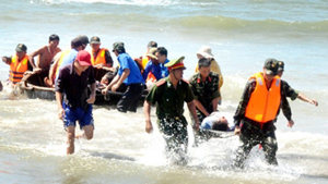 Diễn tập ứng phó sóng thần tại bãi biển xã Mỹ An, huyện Phù Mỹ (Bình Định).