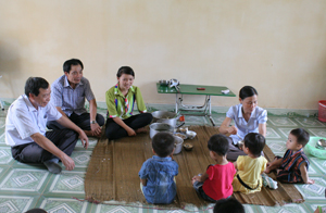 Trường mầm non Đồng Môn, xã Đồng Môn (Lạc Thủy) được đầu tư bằng nguồn vốn Chương trình 135 và lồng ghép nguốn vốn khác đã hoàn thành và phát huy hiệu quả nuôi dạy trẻ trên địa bàn.