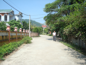 Từ lồng ghép dự án đầu tư vào địa bàn kết hợp với sự đóng góp của nhân dân, xóm Rổng Cấn, xã Lâm Sơn đã cứng hoá được hàng nghìn mét đường liên thôn.
