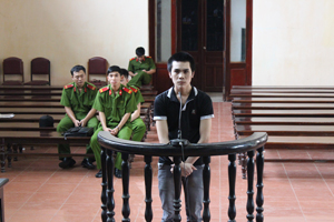 Vừa chấp hành xong hình phạt tù, Nguyễn Thành Đạt lại tiếp tục gây ra 3 vụ trộm, cướp giật tài sản.   

