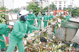 Công ty Môi trường đô thị Hòa Bình thu gom, xử lý rác thải trên địa bàn thành phố, góp phần giảm thiểu tình trạng ô nhiễm môi trường.