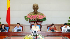 Thủ tướng Chính phủ Nguyễn Tấn Dũng (ở giữa) chỉ đạo tại cuộc họp liên quan đến dịch Ebola.