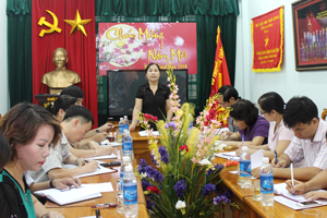Đồng chí Hoàng Thị Chiển – UV BTV, Trưởng Ban Dân vận Tỉnh ủy phát biểu kết luận buổi làm việc.

