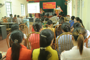 Lãnh đạo Phòng Việc làm - An toàn lao động (Sở LĐ-TB&XH) phát biểu tại hội nghị tại xã Phúc Tiến (Kỳ Sơn).

