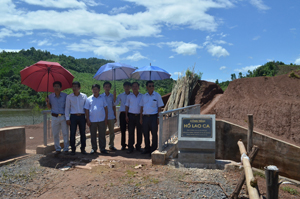 Đoàn công tác kiểm tra chất lượng công trình sửa chữa, nâng cấp hồ Lao Ca (xã Quy Hậu, huyện Tân Lạc).

 

