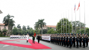 Lễ đón Đoàn đại biểu cấp cao Quân đội Hoa Kỳ tại Trụ sở Bộ Quốc phòng.