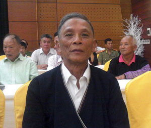 Già Đặng Tiến Bình, người cao tuổi có uy tín ở xóm Phủ, xã Toàn Sơn (Đà Bắc) luôn đi đầu trong các phong trào thi đua ở cơ sở.

