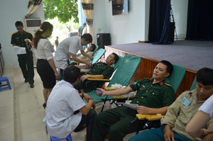 Hưởng ứng ngày “Hiến máu tình nguyện”, đã có hơn 300 CBCS LLVT tỉnh tham gia.