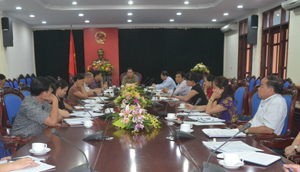 Đồng chí Nguyễn Văn Quang, Phó Bí thư Tỉnh ủy, Chủ tịch UBND tỉnh chủ trì buổi làm việc với lãnh đạo Sở Y tế.

