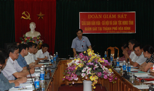 Đồng chí Nguyễn Văn Toàn, Trưởng Ban Tuyên giáo Tỉnh ủy, Trưởng đoàn giám sát phát biểu tại buổi giám sát.

