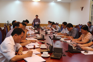 Đồng chí Bùi Văn Cửu, Phó Chủ tịch TT UBND tỉnh chủ trì cuộc họp.

