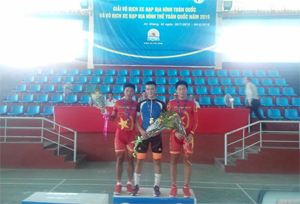 VĐV Đinh Văn Linh (Hòa Bình) đoạt huy chương vàng giải xe đạp địa hình toàn quốc năm 2015.

