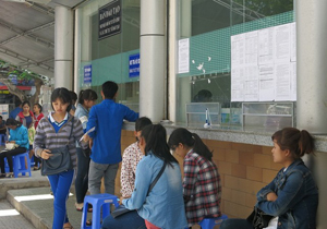 Thí sinh đến nộp/rút hồ sơ đăng ký xét tuyển tại ĐH Đà Nẵng.