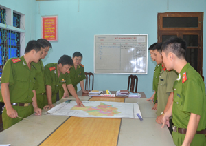 CB,CS Công an huyện Mai Châu triển khai phương án đấu tranh trấn áp tội phạm.