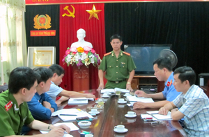 Thiếu tá Bùi Việt Hùng, Trưởng Công an TPHB  thường xuyên họp án với các đội nghiệp vụ và đơn vị chức năng.