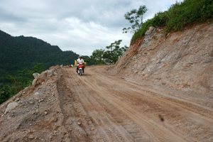 Con đường từ trung tâm xã lên xóm Đăm, xóm Lài, xã Đồng Nghê, (Đà Bắc) dài 8,3 km được Ban Dân tộc tỉnh đầu tư, cải thiện giao thương cho bà con vùng cao. (ảnh: V.L)