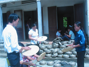Cơ sở sản xuất TTCN xã Trung Sơn với nghề mây tre đan xuất khẩu đã tạo việc làm cho hàng chục lao động địa phương, thu nhập bình quân 1,5 – 2 triệu đồng/người/tháng.