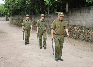 Công an xã Dân Hoà (Kỳ Sơn) duy trì hoạt động tuần tra gìn giữ ANTT trên địa bàn.