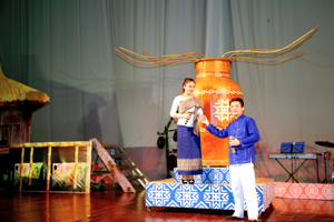 Tiết mục “Sắc hương tình Việt – Lào” của đoàn Hòa Bình đạt Huy chương vàng tại Liên hoan nghệ thuật 5 nước Đông Nam Á
