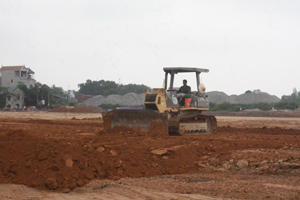 Nhà thầu đẩy nhanh tiến độ thi công dự án Trung tâm thương mại Lương Sơn (Lương Sơn).
