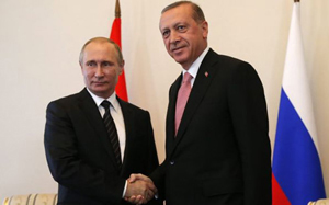 Tổng thống Thổ Nhĩ Kỳ Tayip Erdogan gặp Tổng thống Nga Vladimir Putin  tại thành phố Saint Peterburg ngày 9/8. (Ảnh: EPA)