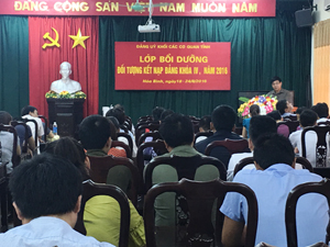 Học viên tập trung tiếp thu chuyên đề Nội dung cơ bản Điều lệ Đảng Cộng sản Việt Nam.