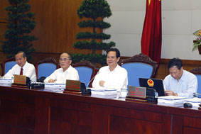 Thủ tướng Nguyễn Tấn Dũng phát biểu ý kiến kết luận phiên họp.