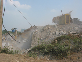 Người lao động tại cơ sở khai thác đá trên địa bàn tỉnh chưa chấp hành tốt an toàn vệ sinh lao động.