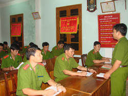 Công an huyện Lạc Sơn tăng cường công tác giáo dục chính trị tư tưởng cho cán bộ,  chiến sĩ