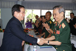 Chủ tịch nước Nguyễn Minh Triết gặp gỡ các đại biểu dự đại hội