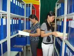 Cán bộ phong lưu trữ cơ quan Văn phong Tỉnh ủy thực hiện tốt công tác khai thác tài liệu