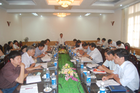 Đồng chí Bùi Văn Tỉnh, Chủ tịch UBND phát biểu kết luận tại buổi làm việc với Đài PT-TH tỉnh.
