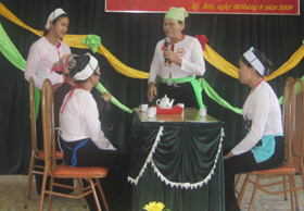 Hội phụ nữ Kỳ Sơn thường xuyên tổ chức các hoạt động giao lưu truyền thông, giao lưu văn nghệ tuyên truyền về Luật hôn nhân gia đình