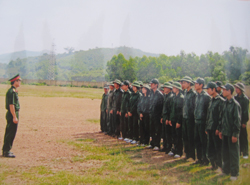 Ban CHQS huyện phối hợp với các địa phương tổ chức huấn luyện dân quân tự vệ năm 2010