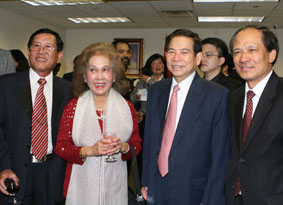Chủ tịch nước Nguyễn Minh Triết
gặp gỡ bà con Việt kiều và bạn bè Mỹ.