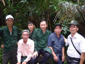 Lãnh đạo tỉnh trên đường khảo sát hang động tự nhiên tại thị trấn Cao Phong