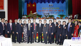 Chủ tịch nước Nguyễn Minh Triết với các đại biểu dự đại hội.