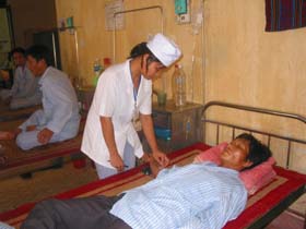 Bệnh viện đa khoa huyện Tân Lạc đạt công suất sử dụng giường bệnh 180%.