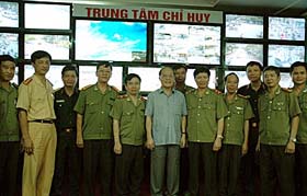 Phó Thủ tướng Thường trực Nguyễn Sinh Hùng và các thành viên Tiểu ban An ninh - trật tự.