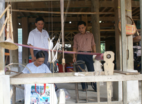 Nhân dân thị trấn Mai Chau gìn giữ và phát huy nghề dệt thổ cẩm truyền thống