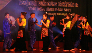 Tiết mục “Trăng suối” của đội Kỳ Sơn đạt giải A tại liên hoan NTQC và hát dân ca tỉnh năm 2011.