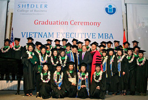 Hình ảnh trong lễ tốt nghiệp Executive MBA Hawai’i khóa 3 tại Tp Hồ Chí Minh.
