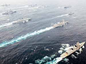 Tàu chiến Nhật, Ấn Độ và Mỹ trong một cuộc tập trận chung tại vịnh Tokyo.