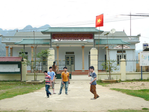 Nhà văn hóa xóm Mỏ, xã Chiềng Châu (Mai Châu) là điểm sinh hoạt văn hóa cộng đồng của KDC.