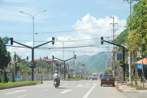 Cơ sở vật chất của thành phố được đầu tư khang trang. ảnh chụp tại đường Thịnh Lang - TPHB.