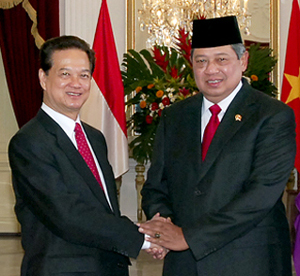 Tổng thống Indonesia Xuxilô Bambang Yuđôyônô và
Thủ tướng Nguyễn Tấn Dũng. Ảnh: chinhphu.vn
